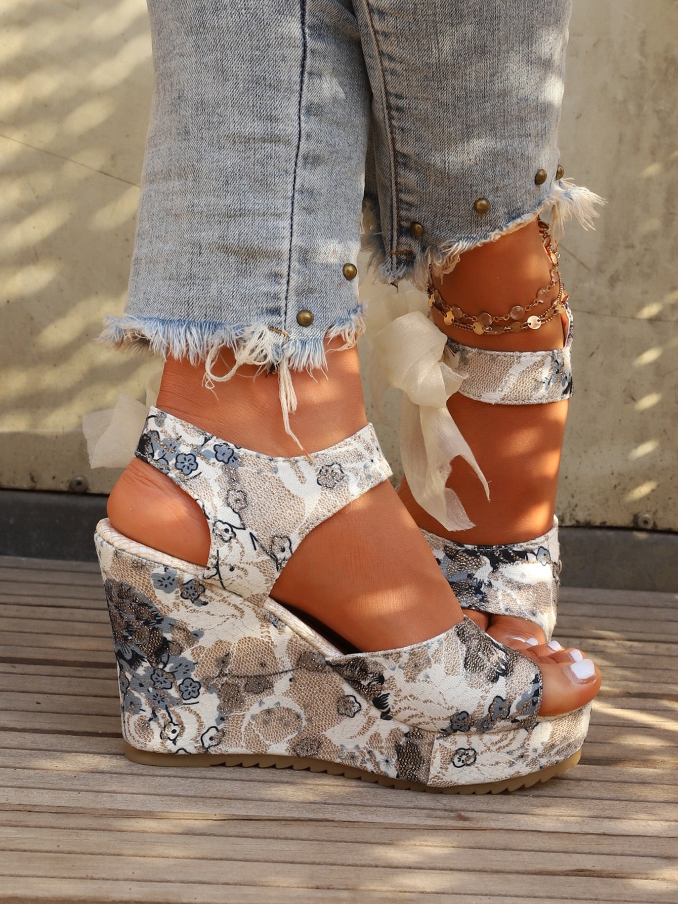 Fahionable Bow Decor Floral Pattern Bow Decor Ankle Strap Wedge Sandals