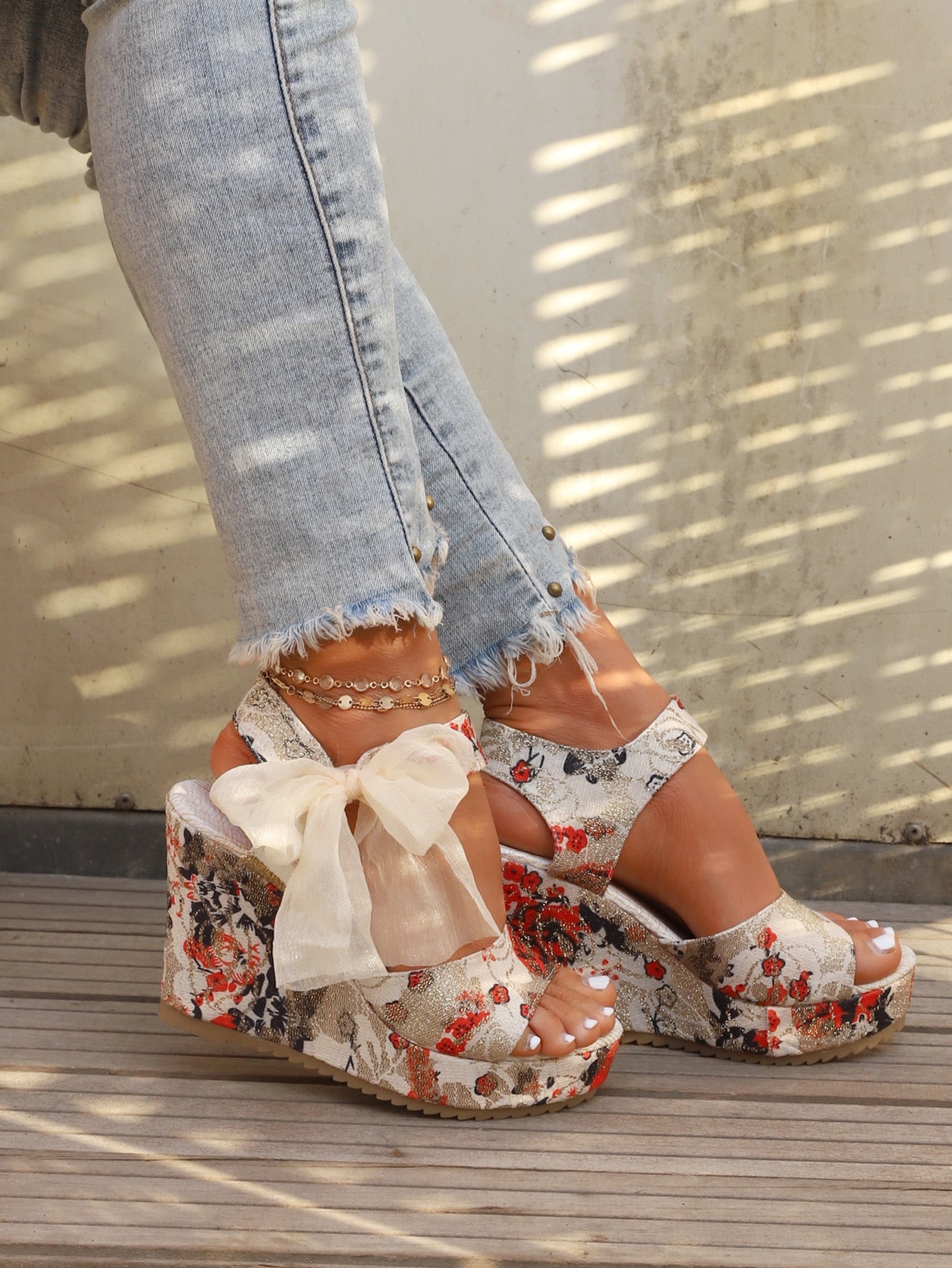 Fahionable Bow Decor Floral Pattern Bow Decor Ankle Strap Wedge Sandals