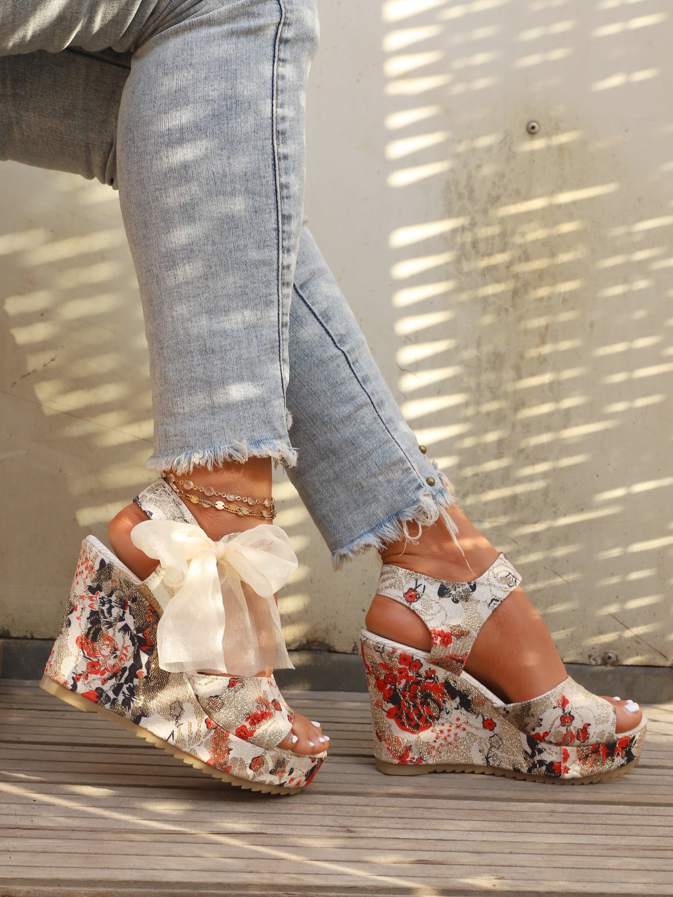 Fahionable Bow Decor Floral Pattern Bow Decor Ankle Strap Wedge Sandals