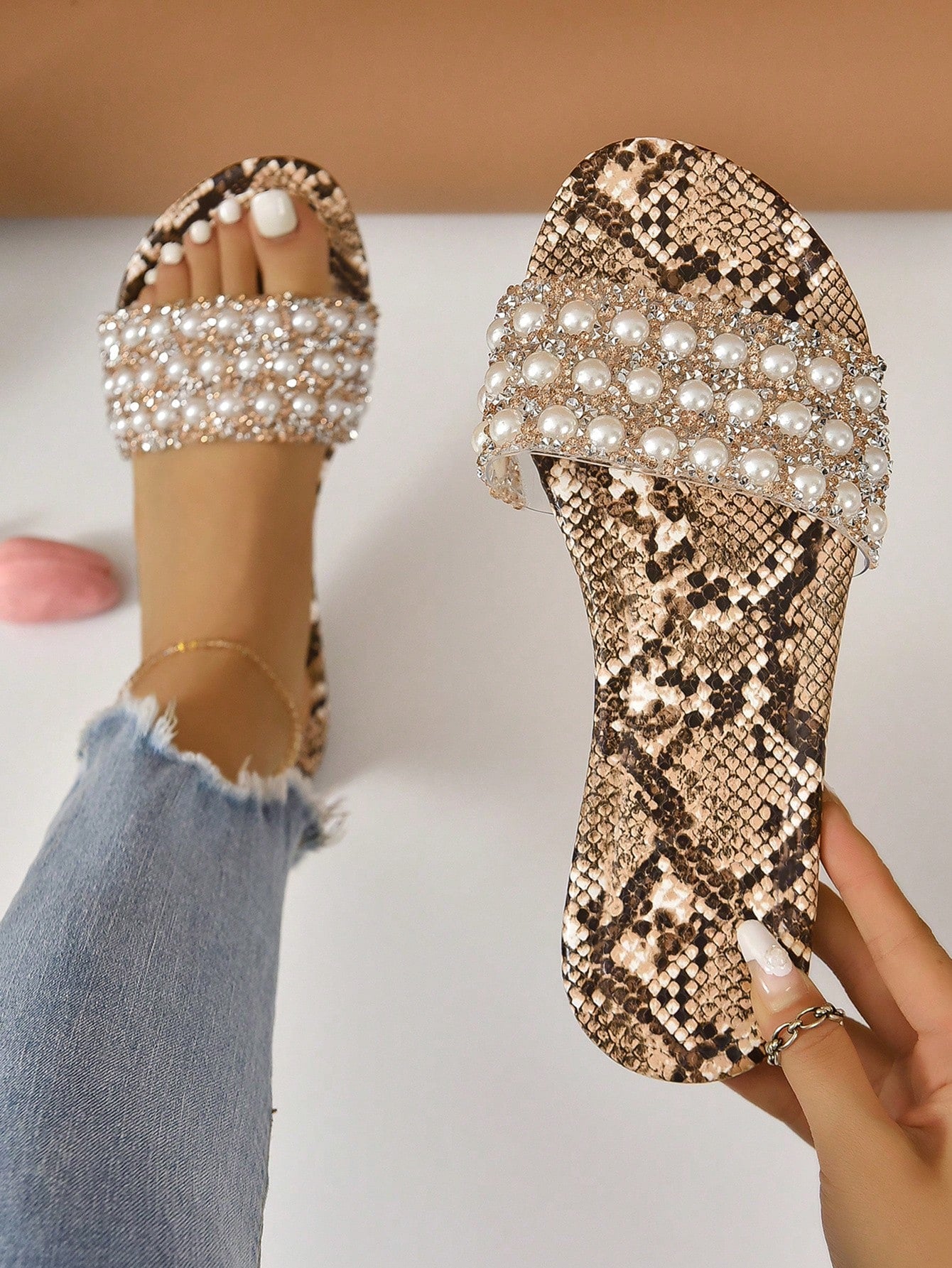 Comfortable Women Flat Sandals, Stylish And Versatile For Outdoor